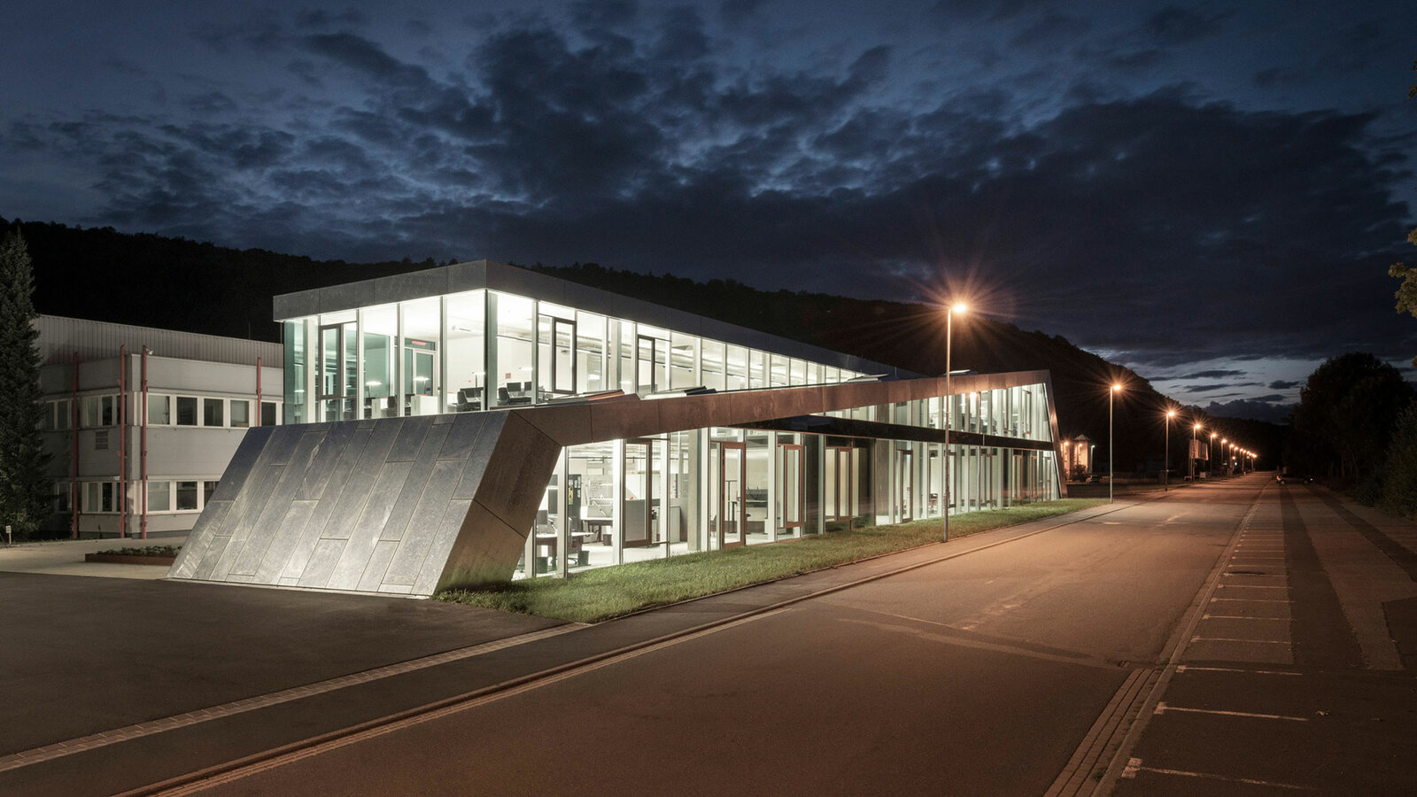 Pfosten-Riegel-Fassade mit Sonderverglasung– von ALWICO Hesterberg